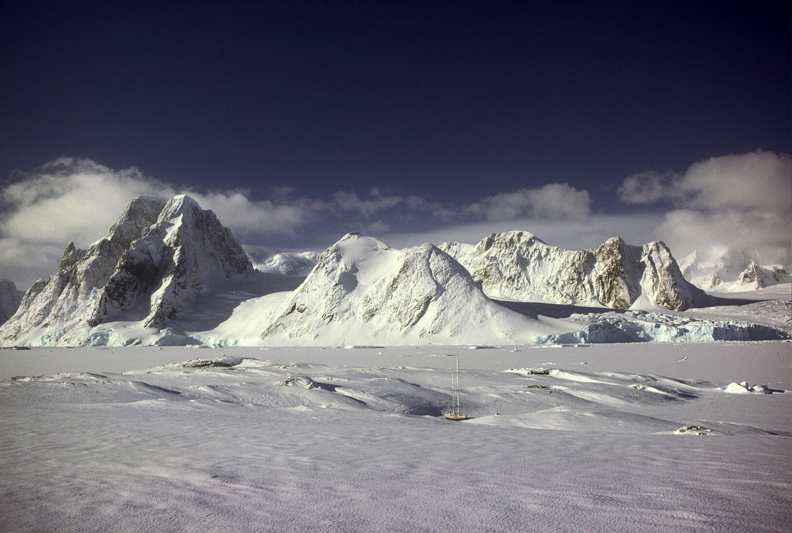 Kim dans les glaces - Ile Petermann - Juin 1981